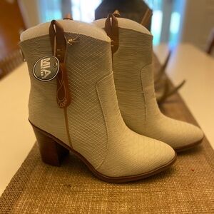 MIA Women's Cream Ankle Boots